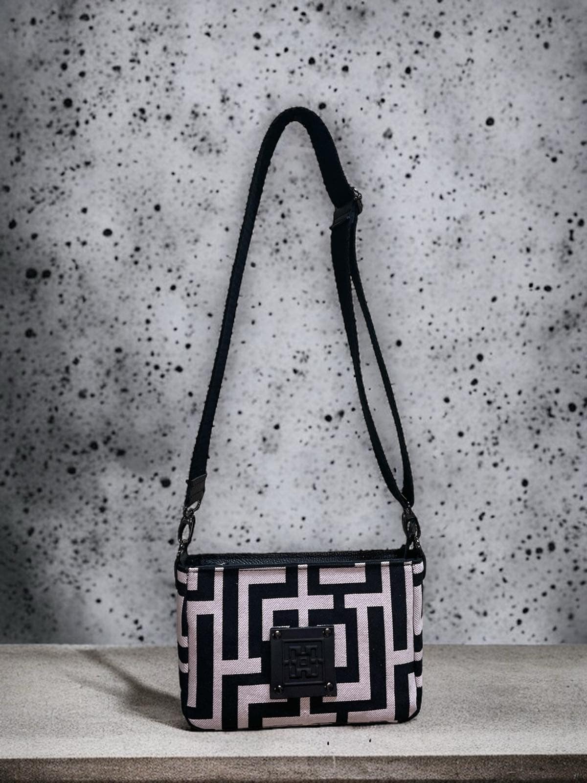 Midneto MD 001 Beige Black Labyrinth Bag - Image 4