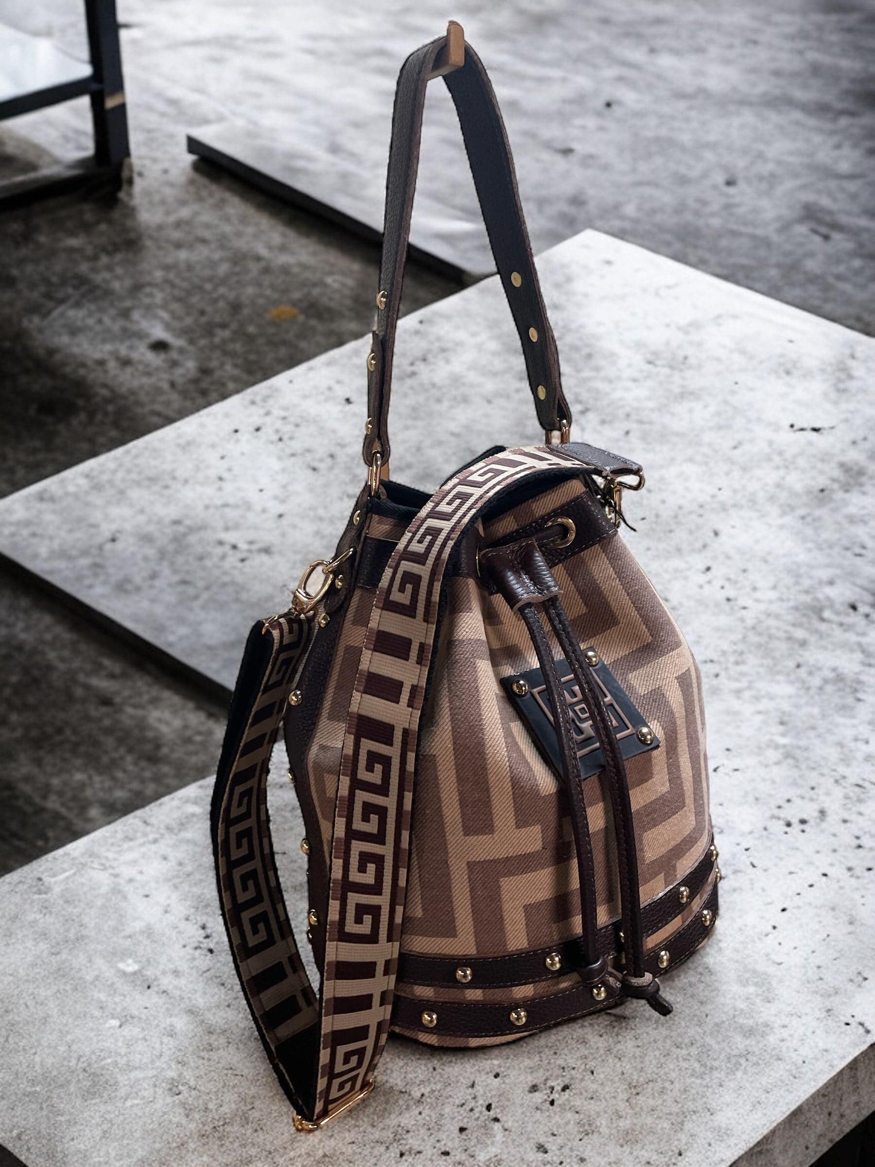 Midneto Nefeli Shoulder Bag Labyrinth, Σκούρο Καφέ-Μπεζ Χρώμα